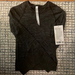 Lululemon swiftly tech along sleeve 2.0 race shirt, size 2. New with tags
